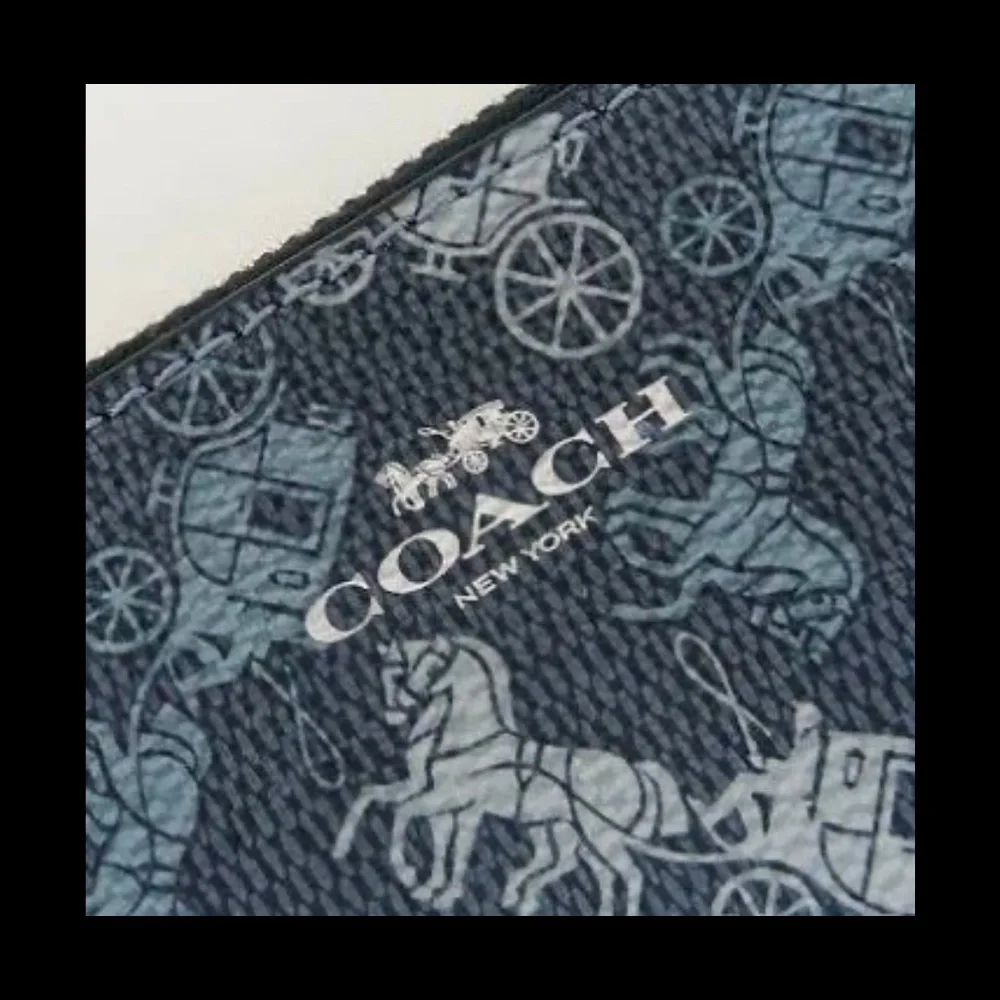 COACH Corner Zip Wristlet Pouch Wallet‎ With Horse And Carriage Print NEW